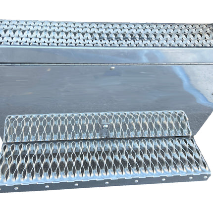 PETERBILT 579 567 384 386 Battery Box Replacement Step