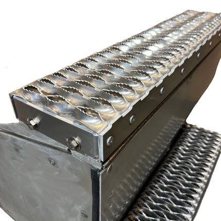 PETERBILT 579 567 384 386 Battery Box Replacement Step