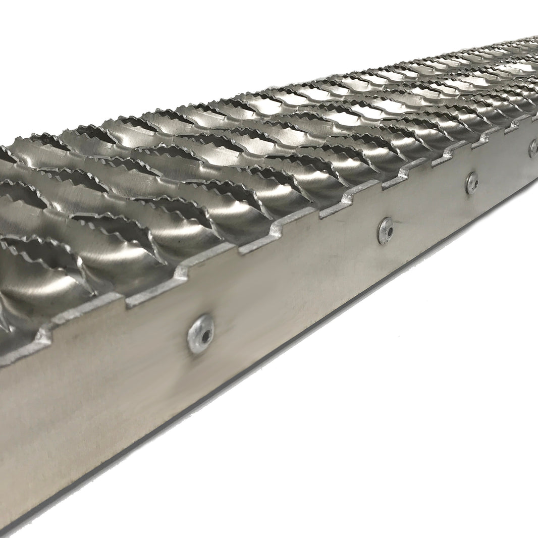 PETERBILT DPF Box Step – EO TRUCK NV, LLC